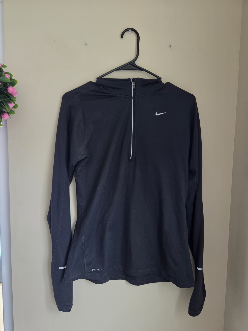 Nike Women's Black Dri-FIT Quarter-Zip Performance Jacket Small Runner Long Slee